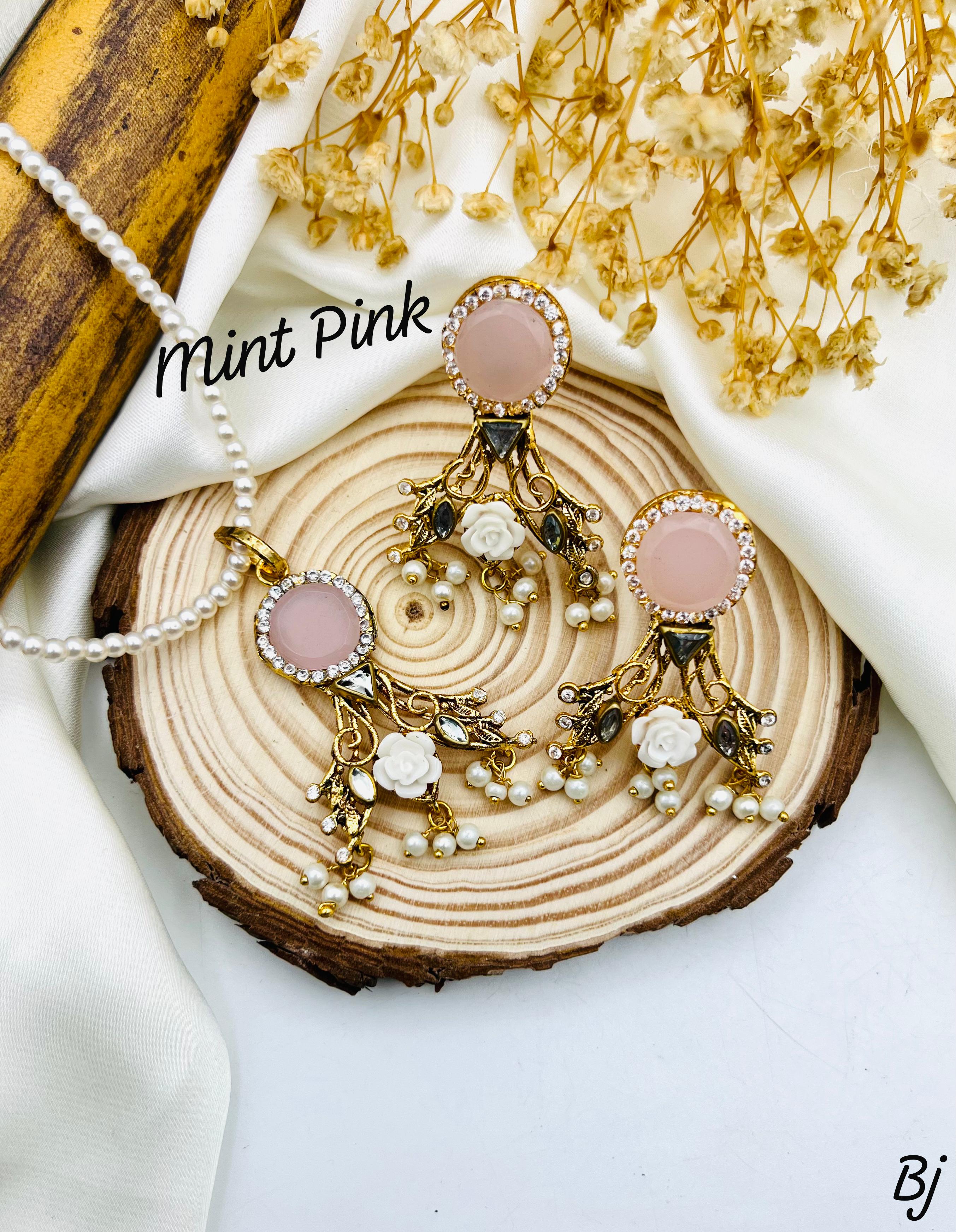 Fancy Beautiful Egyption Style Zircon Locket Set With Mala For Her😍