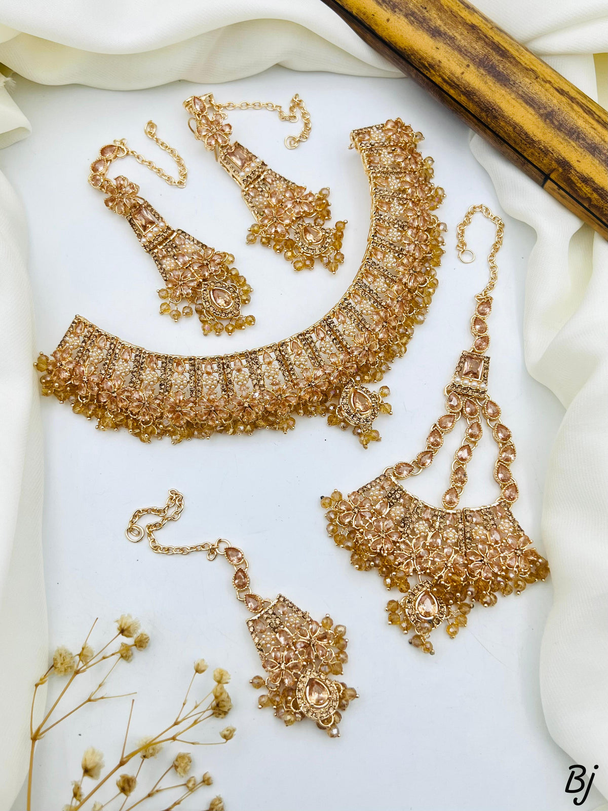 Fancy Beautiful Gold Plated Full Zircon Work Necklace With Jhomer Earings And Tika For Her😍😍
