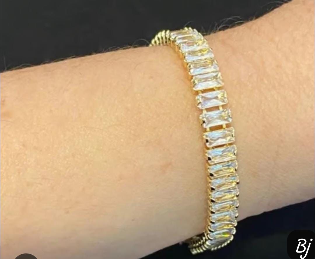 Fancy Beautiful Gold Plated Zircon Tapper Bracelet For Her😍