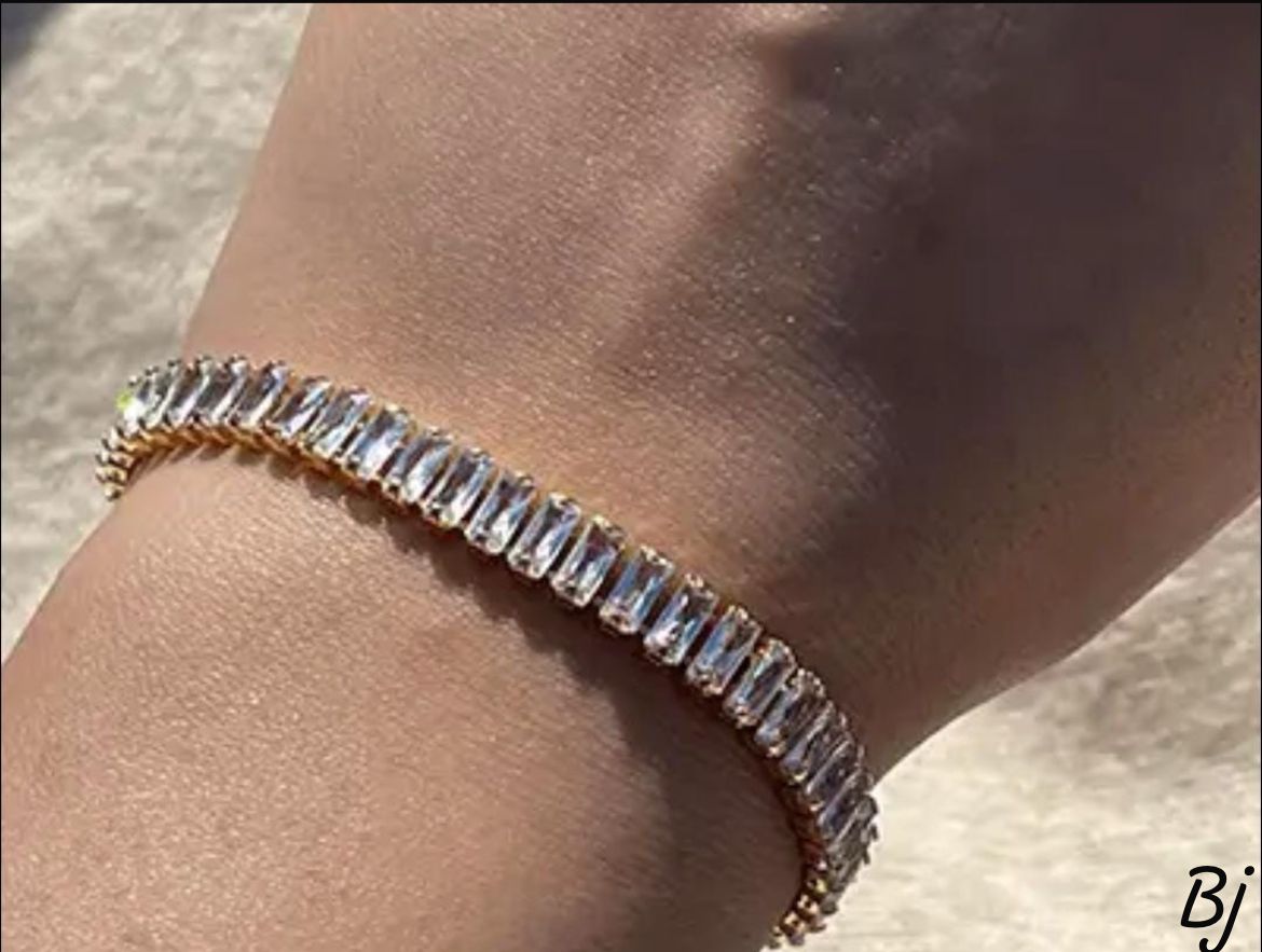 Fancy Beautiful Gold Plated Zircon Tapper Bracelet For Her😍