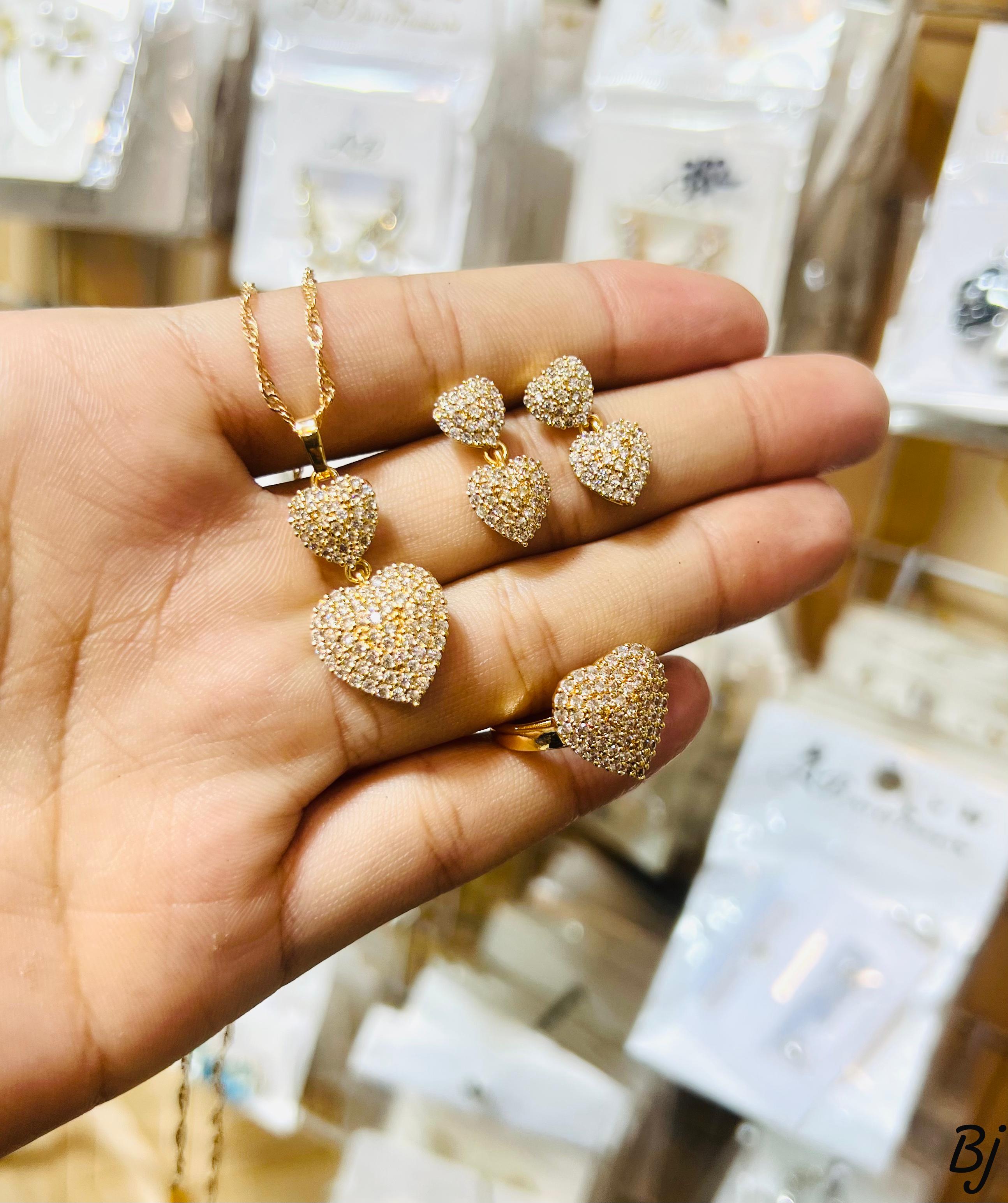 Fancy Beautiful Gold Plated Zircon Work Heart Style Locket Set With Adjustable Rings For Her😍😍😍