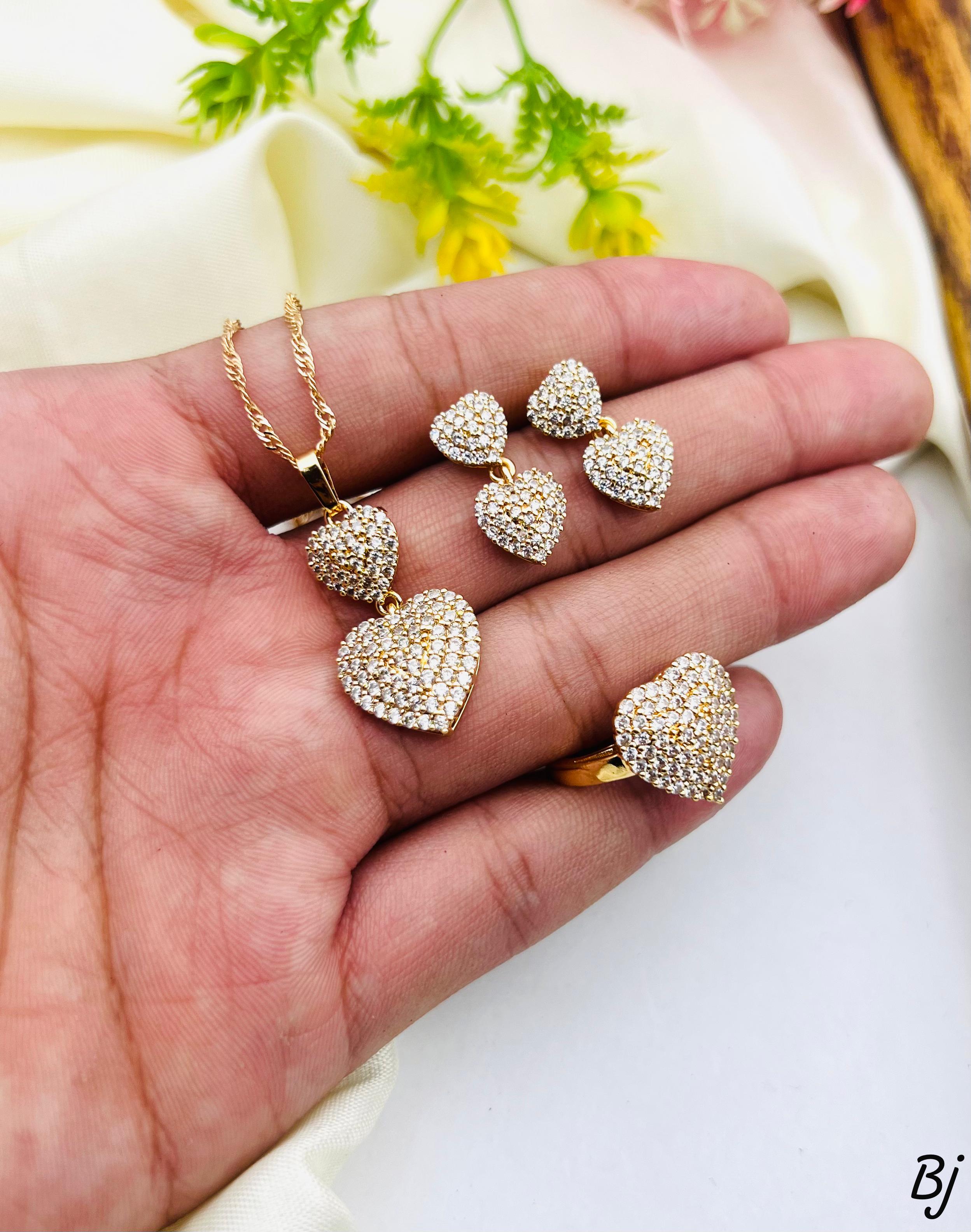 Fancy Beautiful Gold Plated Zircon Work Heart Style Locket Set With Adjustable Rings For Her😍😍😍