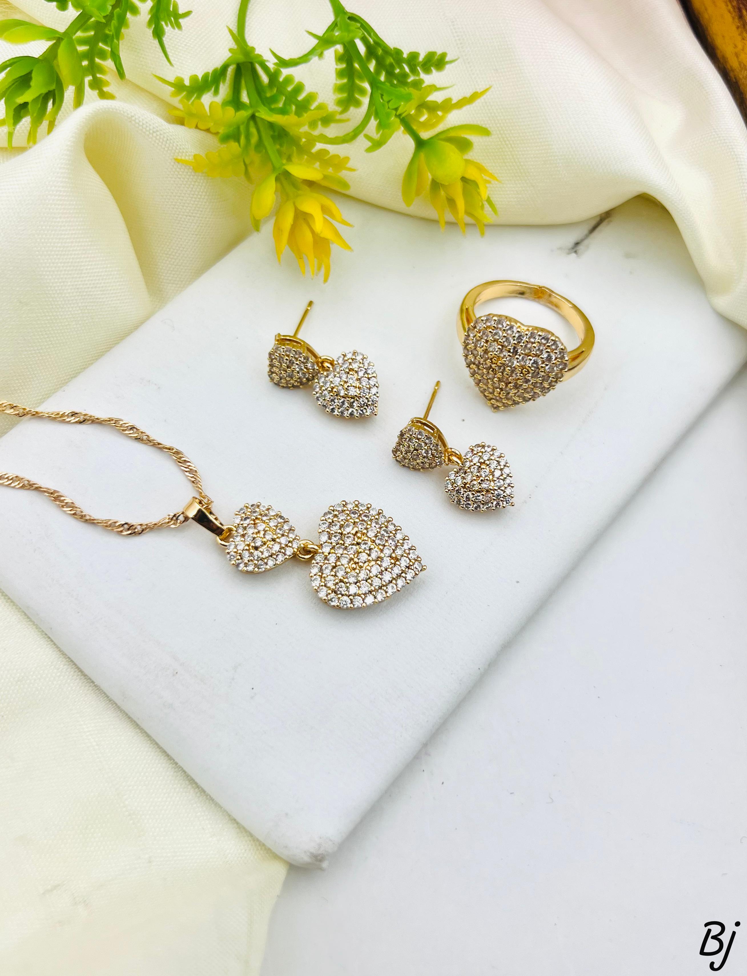 Fancy Beautiful Gold Plated Zircon Work Heart Style Locket Set With Adjustable Rings For Her😍😍😍